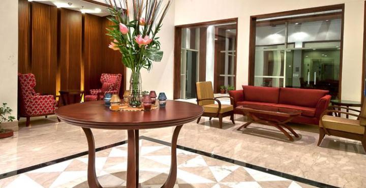 โกลเดน พลาซา โฮเต็ล Hotel ปัญจ์กุลา ภายนอก รูปภาพ