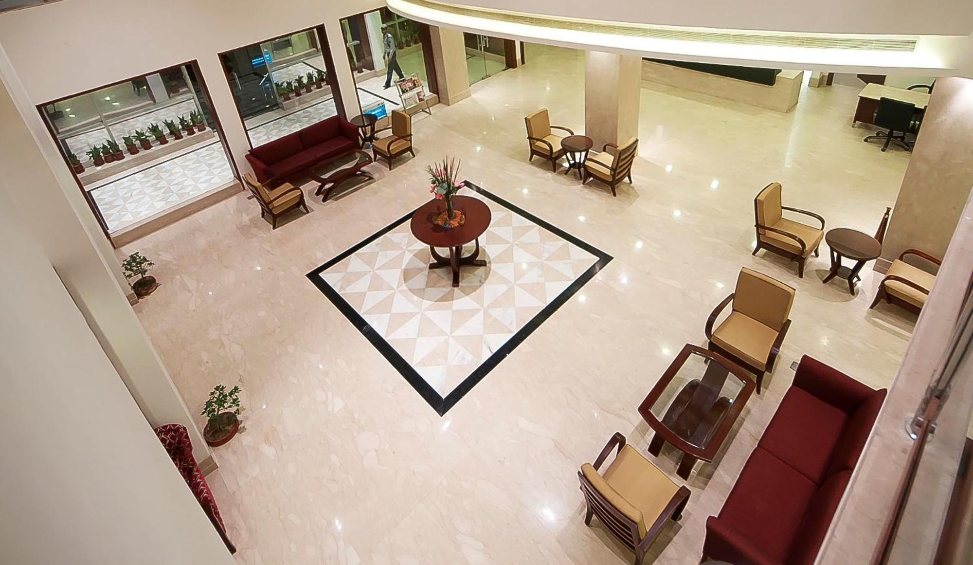โกลเดน พลาซา โฮเต็ล Hotel ปัญจ์กุลา ภายนอก รูปภาพ