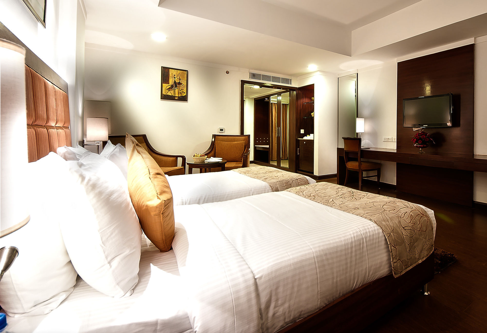 โกลเดน พลาซา โฮเต็ล Hotel ปัญจ์กุลา ภายนอก รูปภาพ