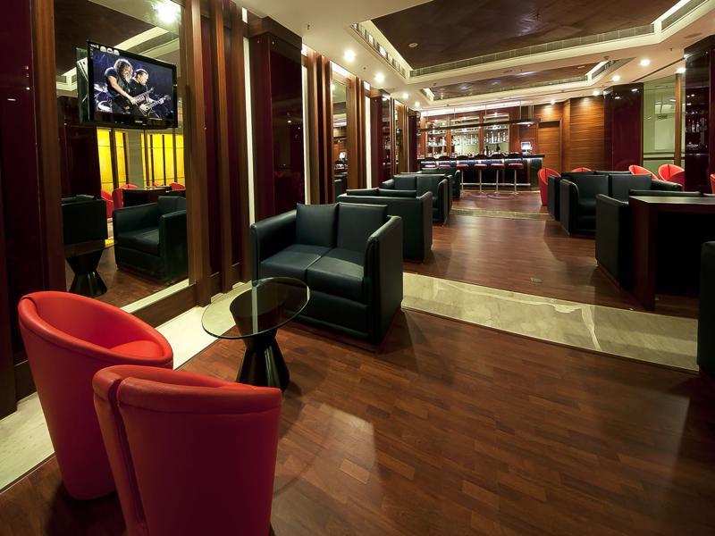 โกลเดน พลาซา โฮเต็ล Hotel ปัญจ์กุลา ภายนอก รูปภาพ