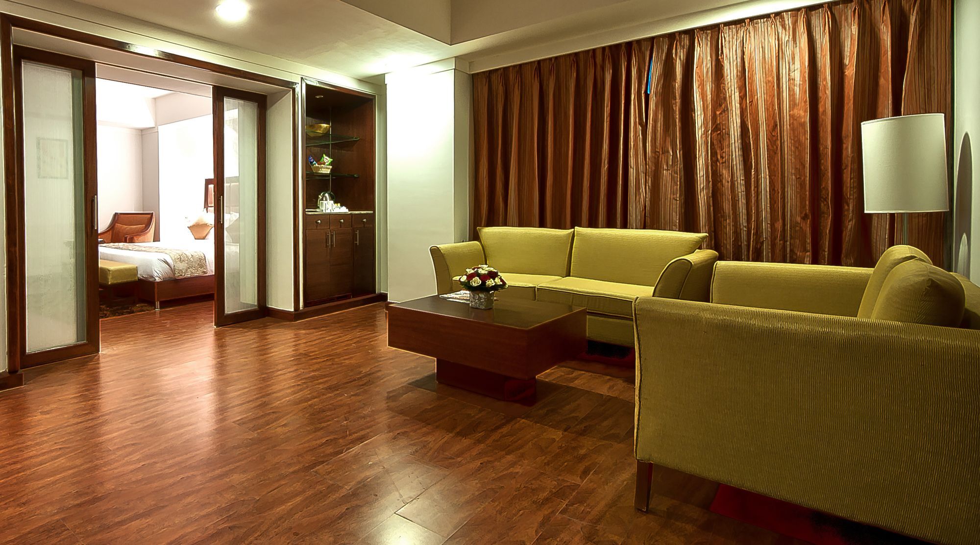โกลเดน พลาซา โฮเต็ล Hotel ปัญจ์กุลา ภายนอก รูปภาพ