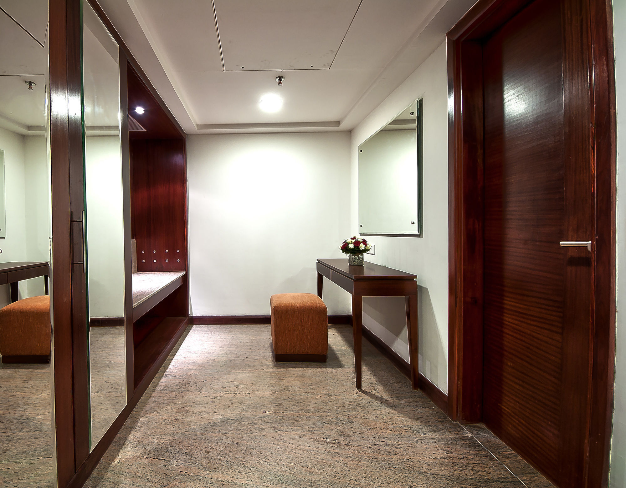 โกลเดน พลาซา โฮเต็ล Hotel ปัญจ์กุลา ภายนอก รูปภาพ