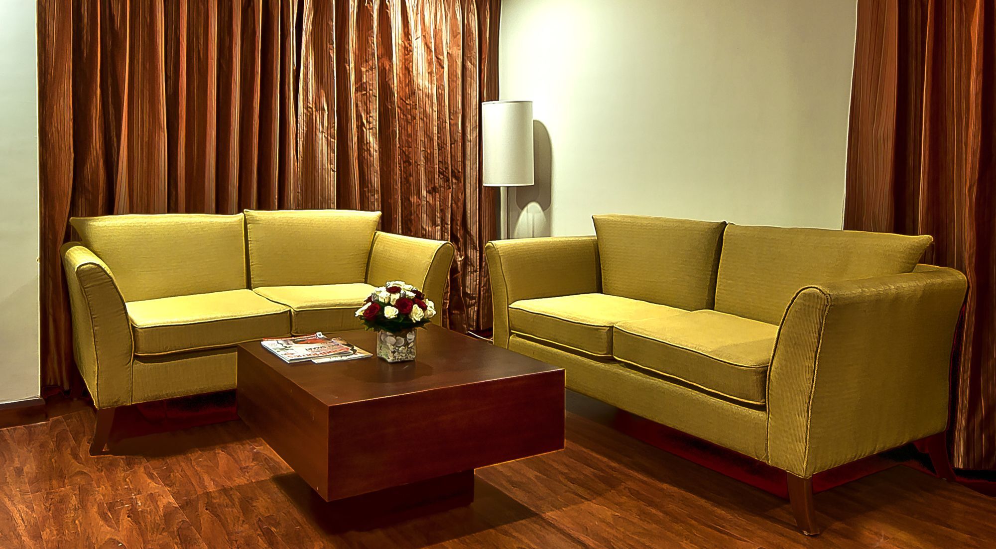โกลเดน พลาซา โฮเต็ล Hotel ปัญจ์กุลา ภายนอก รูปภาพ