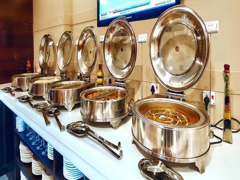 โกลเดน พลาซา โฮเต็ล Hotel ปัญจ์กุลา ภายนอก รูปภาพ