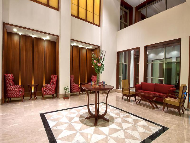 โกลเดน พลาซา โฮเต็ล Hotel ปัญจ์กุลา ภายนอก รูปภาพ