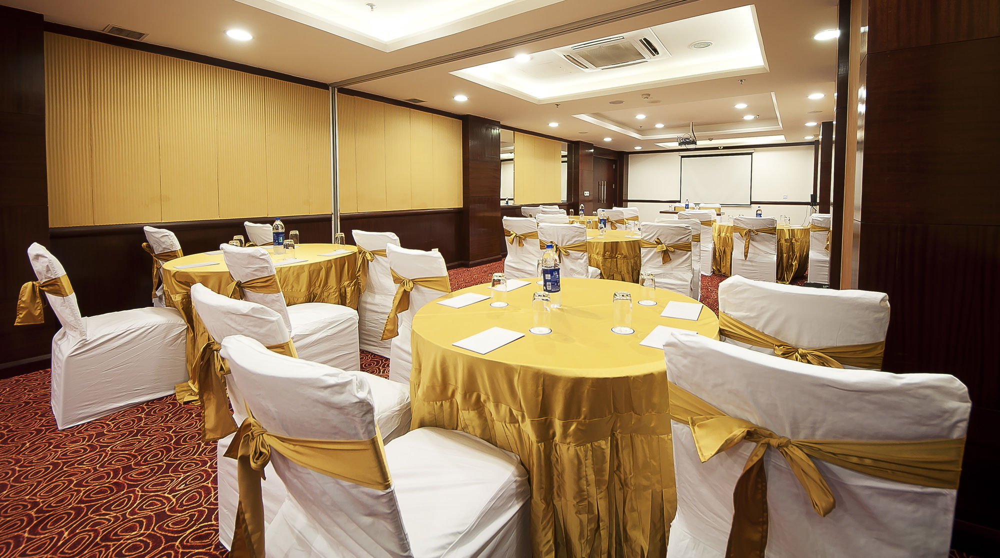 โกลเดน พลาซา โฮเต็ล Hotel ปัญจ์กุลา ภายนอก รูปภาพ
