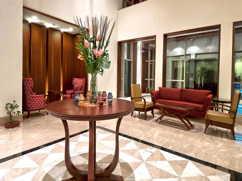 โกลเดน พลาซา โฮเต็ล Hotel ปัญจ์กุลา ภายนอก รูปภาพ