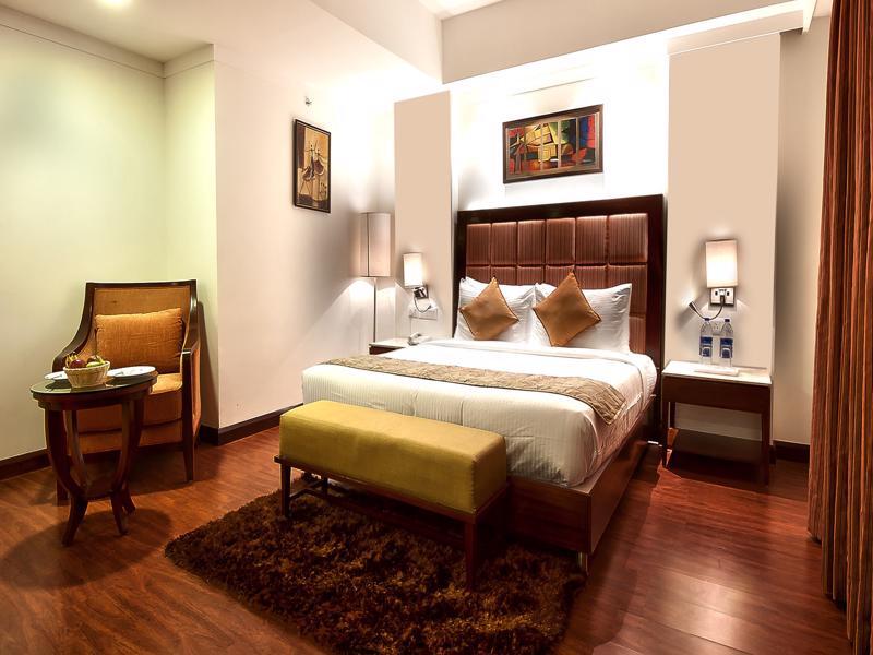 โกลเดน พลาซา โฮเต็ล Hotel ปัญจ์กุลา ภายนอก รูปภาพ