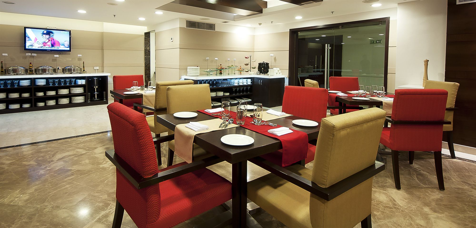โกลเดน พลาซา โฮเต็ล Hotel ปัญจ์กุลา ภายนอก รูปภาพ