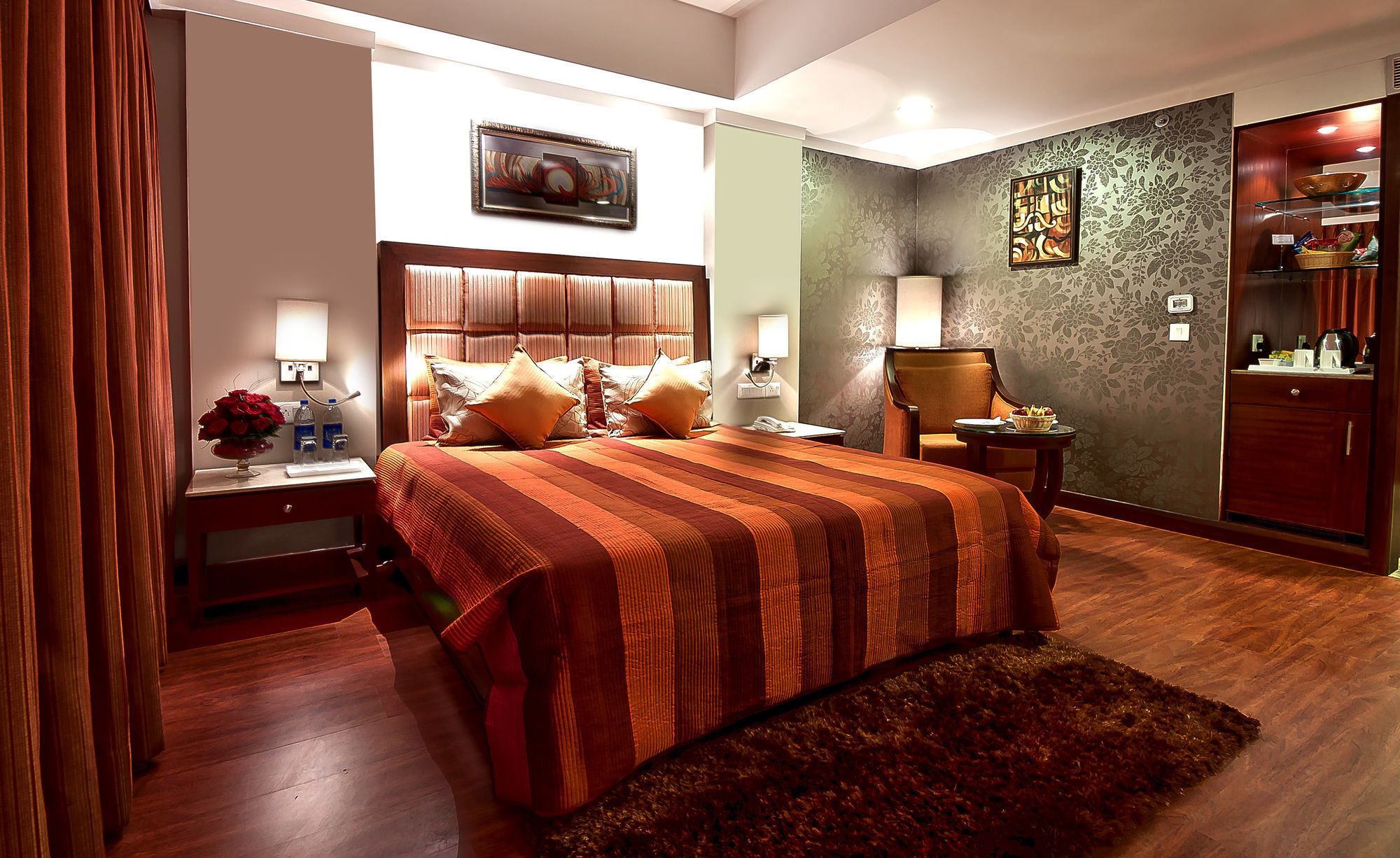 โกลเดน พลาซา โฮเต็ล Hotel ปัญจ์กุลา ภายนอก รูปภาพ
